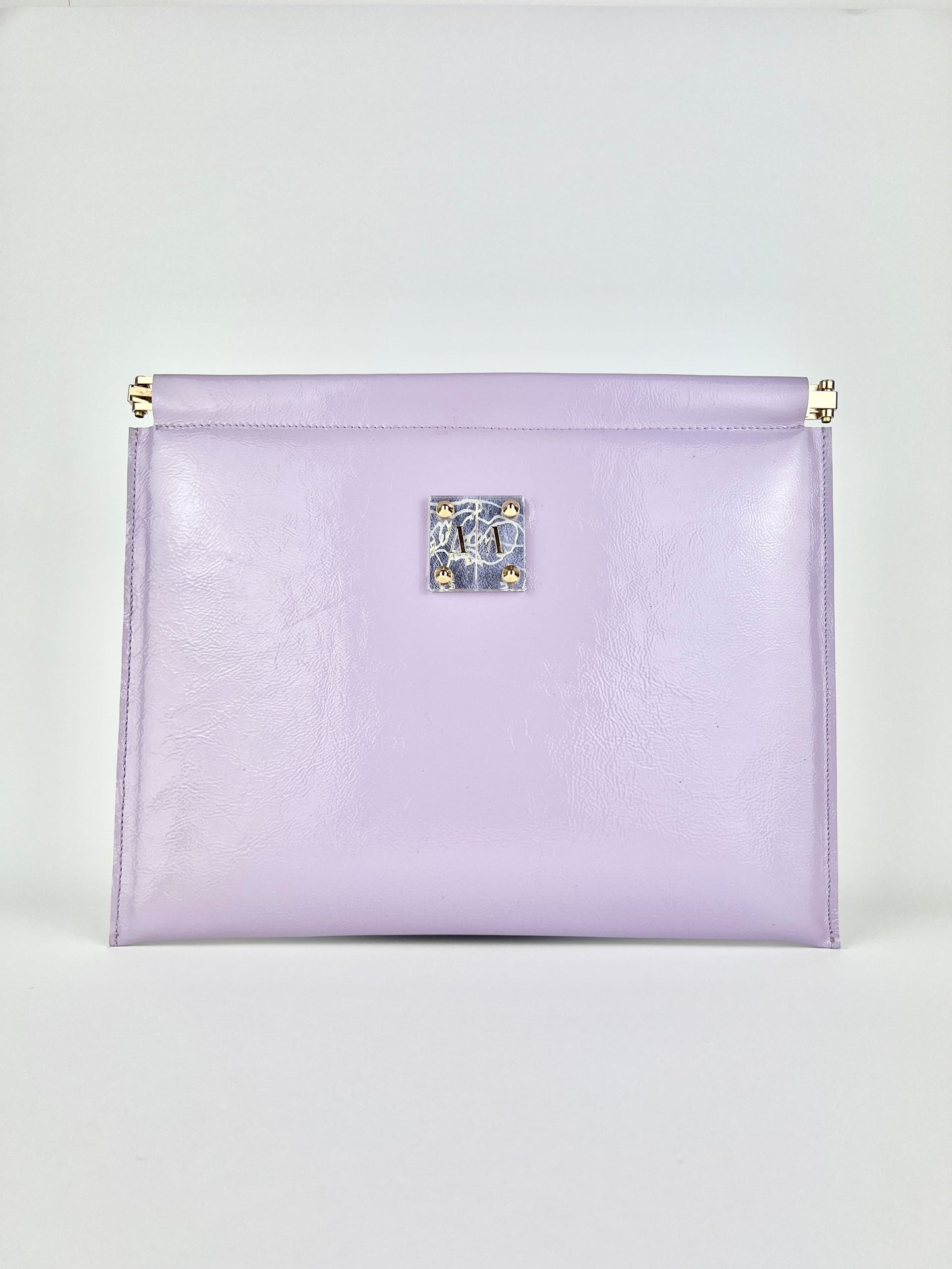 MARLENE CLUTCH | LAVENDER PATENT LEATHER w. UNIQUE DRAWING DETAIL