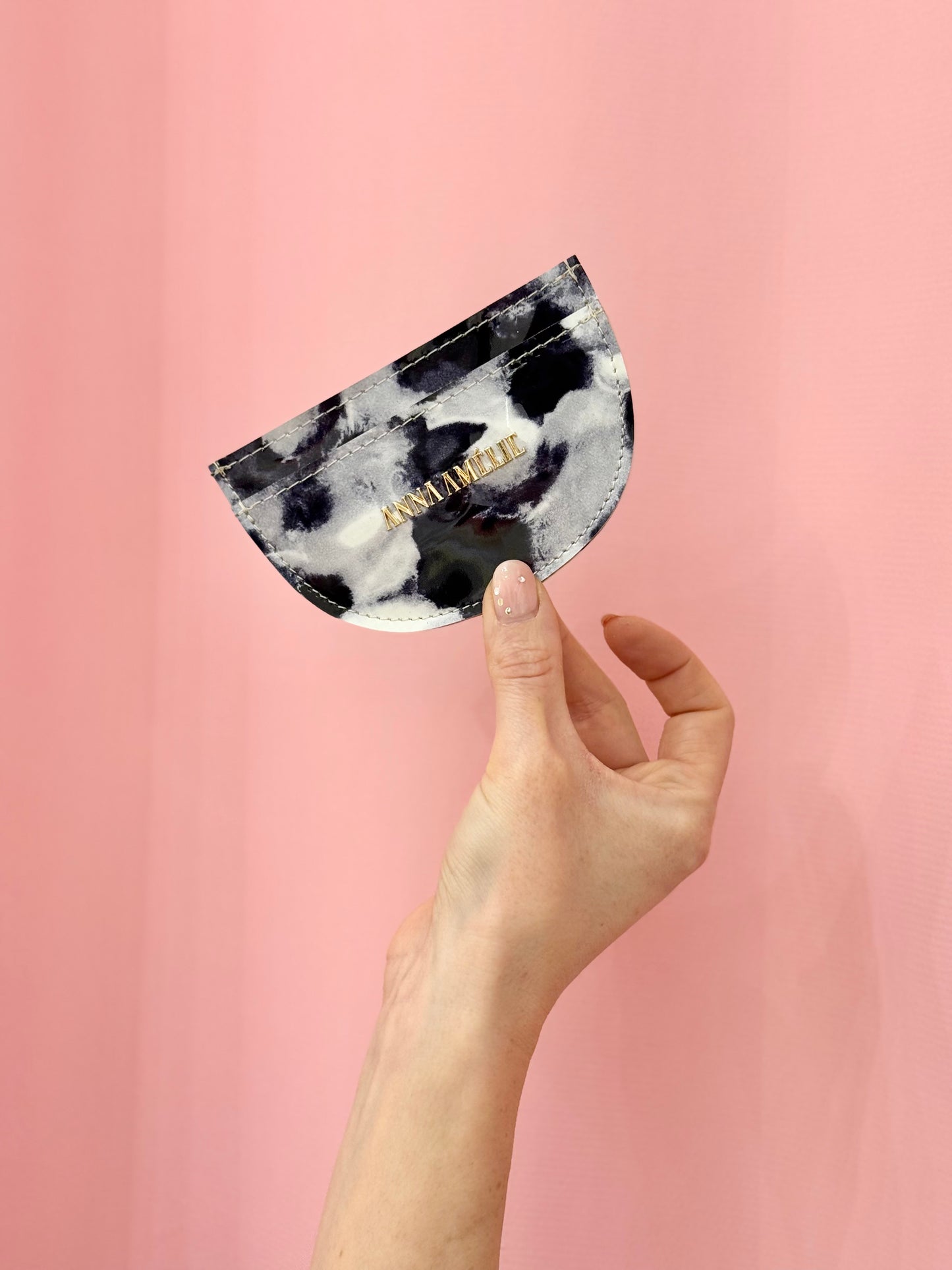 ROUNDED CARD HOLDER - GREY & BLACK MARBLED PATENT LEATHER