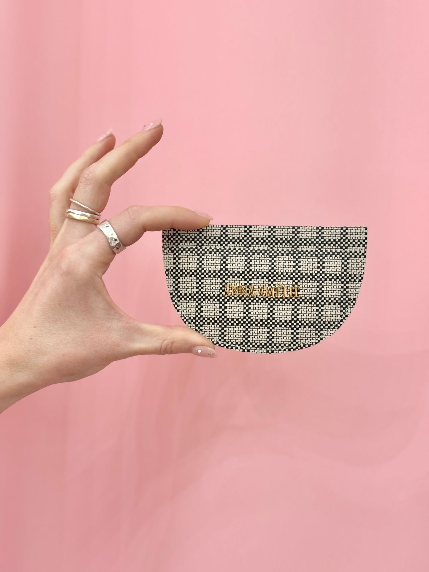 ROUNDED CARD HOLDER - BLACK AND BEIGE CHECKED