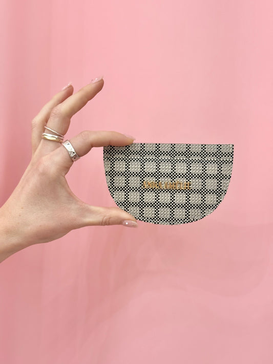ROUNDED CARD HOLDER - BLACK AND BEIGE CHECKED