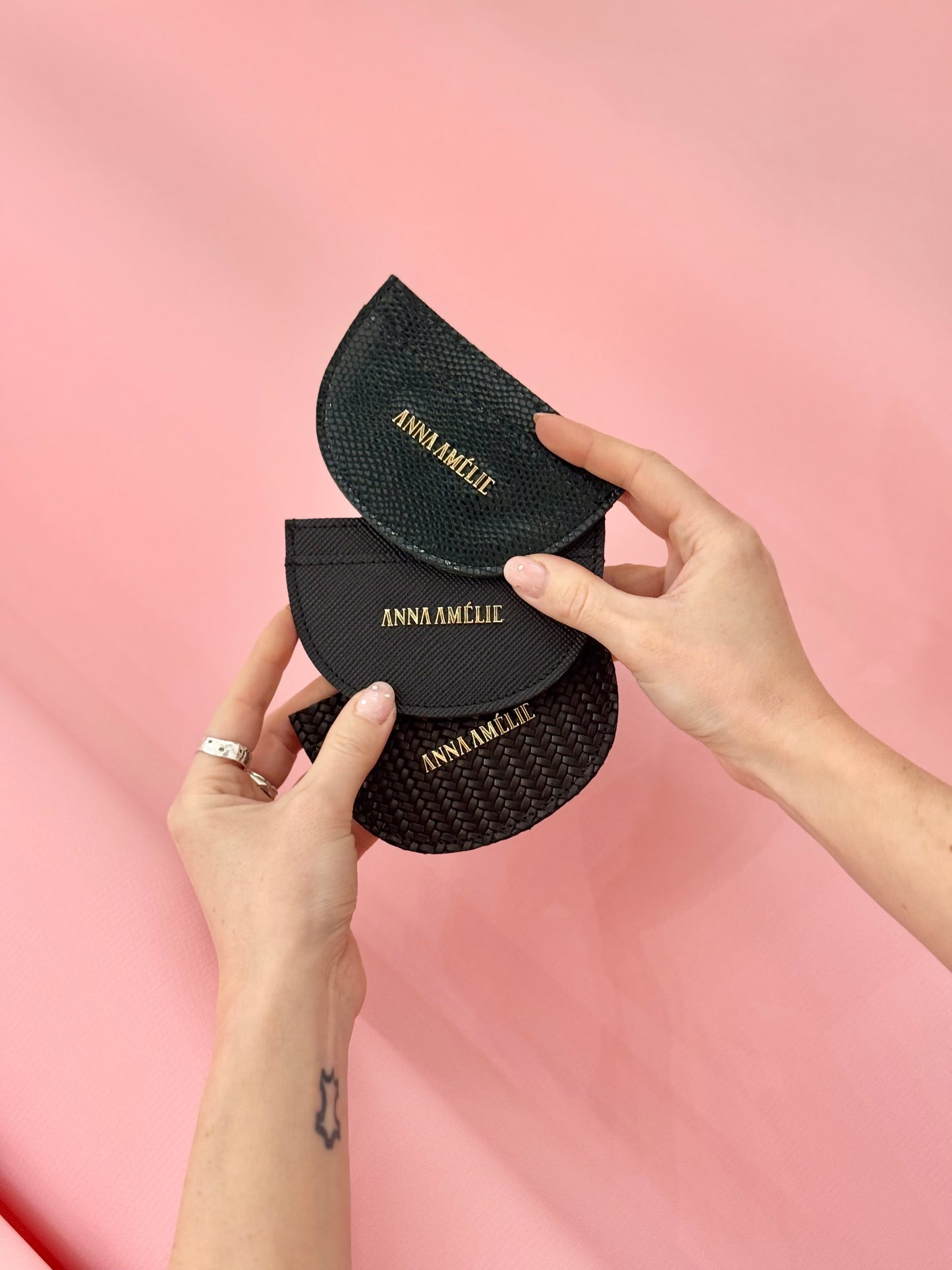 ROUNDED CARD HOLDER - BLACK SAFFIANO MATTE LEATHER