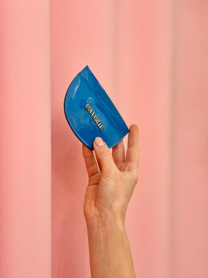 ROUNDED CARD HOLDER - POOL BLUE PATENT LEATHER