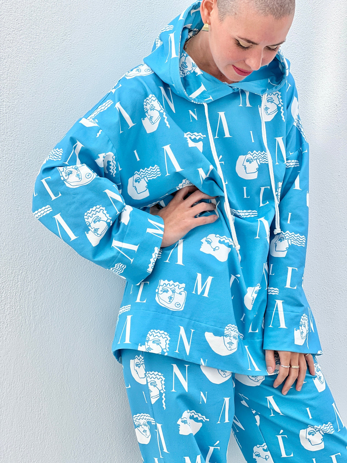Sample Sale - MYKONOS HOODIE - LOGO HEADS PRINT | LIGHT BLUE