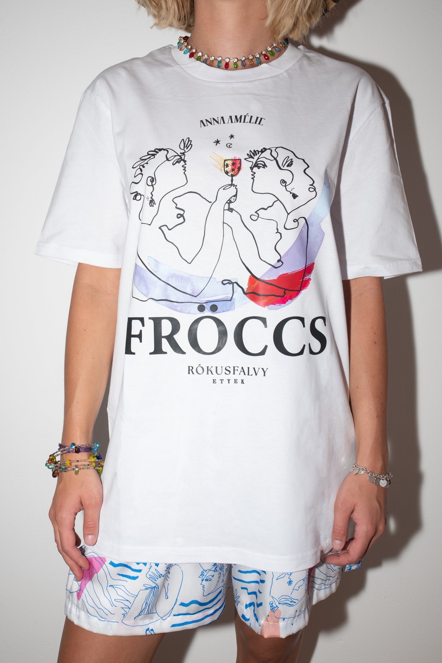 “FRÖCCS” CLASSIC T-SHIRT | RÓKUSFALVY x ANNA AMÉLIE